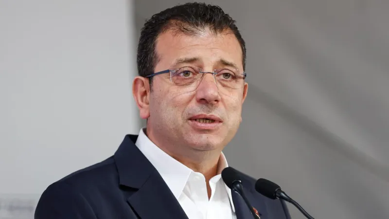 Ceza hukukçusu’ndan afiş yasağı değerlendirmesi: Başkan görevdeyken afişleri kaldırmak mümkün değil