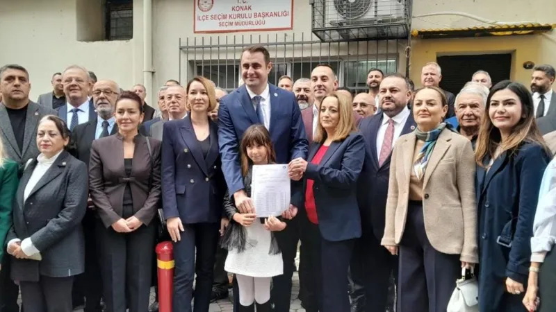 CHP İzmir’de yeni dönem: Güç mazbatasını aldı