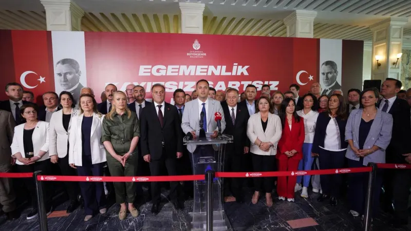 İmamoğlu'na Destek Yağmuru! CHP'li Başkanlar Saraçhane'de Birleşti