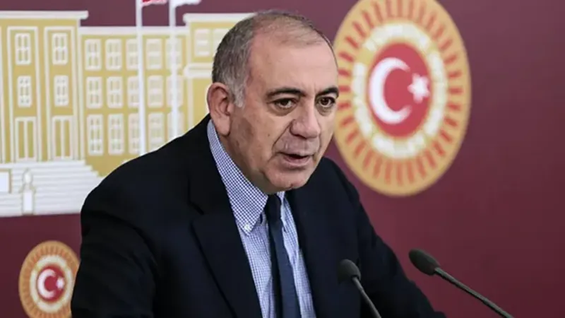 CHP’li isimler nöbet tutuyor: Gürsel Tekin’den il binası kararı
