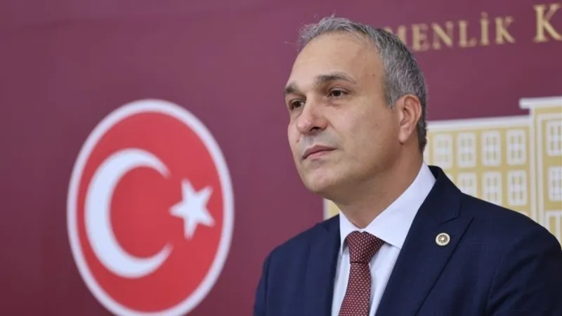 CHP’li Özçağdaş: Hukuku ve demokrasiyi bu ülkeye getiren partiyiz, sizden ders almayız