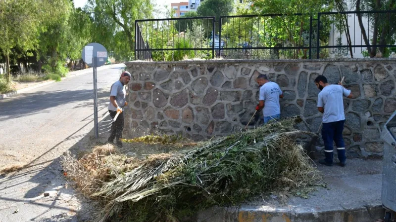 Çiğli'de bayram mesaisi: Temizlik ve denetim aralıksız sürüyor