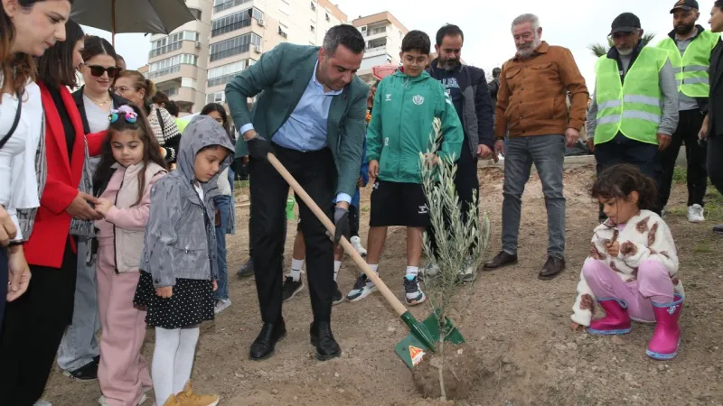 Çiğli’de seferberlik: 400 fidan toprakla buluştu