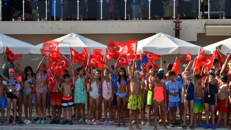 Çiğli'de Yüzme Şöleni! Madalyalar Sahiplerini Buldu
