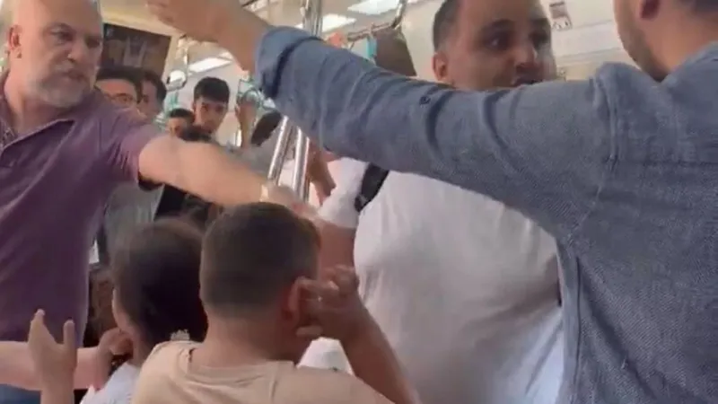 Çocuklarıyla seyahat eden babayı darbetmişti: Tutuklandı