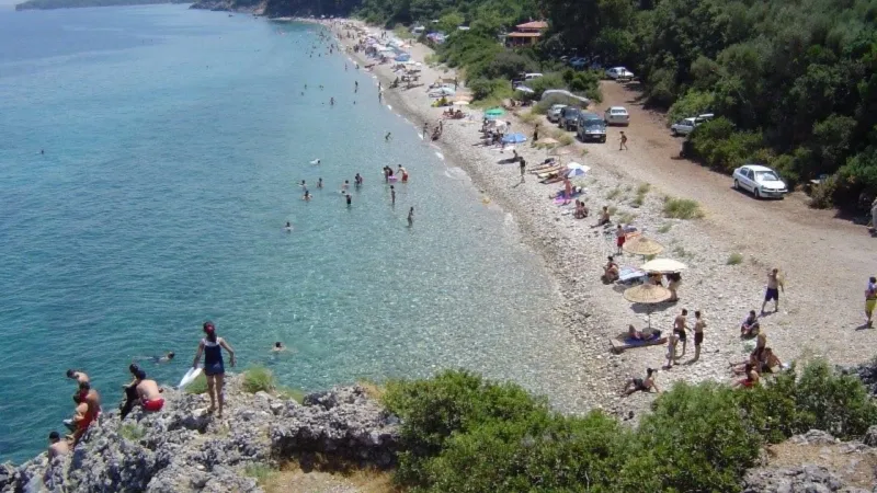 İzmir'e Yakın Saklı Cennet: Karasu Koyu'na Ulaşım Rehberi!