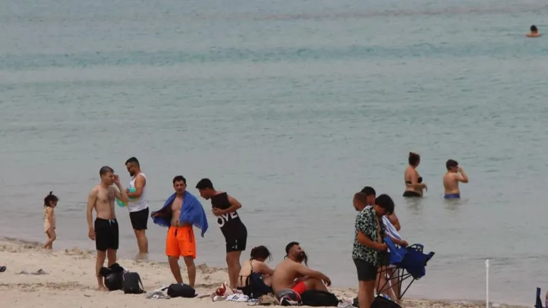 Deniz, kum, güneş: İzmirliler hafta sonu Çeşme’ye akın etti