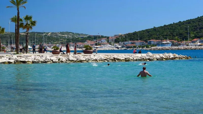 İzmir'de Toplu Taşımayla Sahillere Ulaşım Rehberi: Denize En Kolay Nasıl Gidilir?