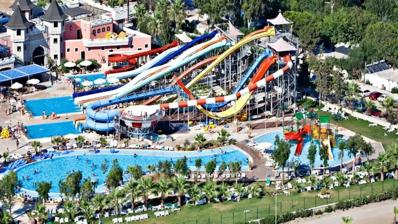 Denize sıfır aquapark keyfi: İzmir Yalı Castle Aquapark giriş ücreti 2025