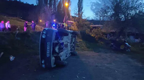 Devrilen otomobildeki yolcu yaralandı