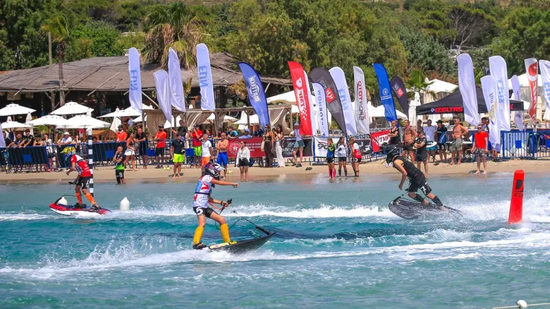 Motosurf Şöleni Çeşme'de! Dünya Şampiyonası Türkiye'de Başladı