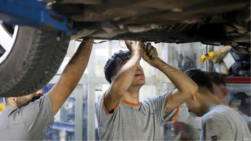 Eğitim Sen İzmir'den MESEM tutuklamalarına tepki!