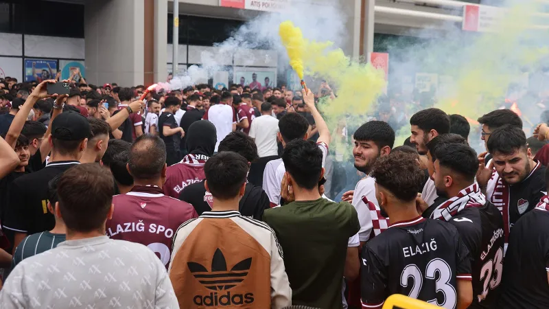 Elazığsporlu taraftarlardan takıma tam destek