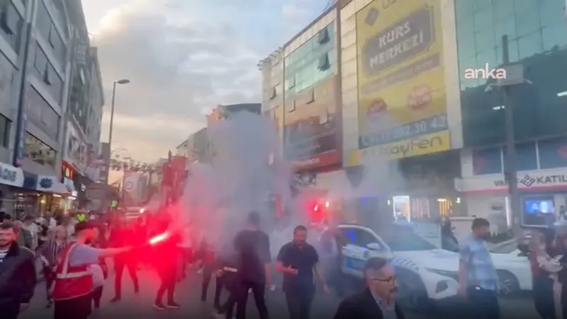 Esenler mitinginde "İmamoğlu'na özgürlük" yazılı posterler engellenmeye çalışıldı