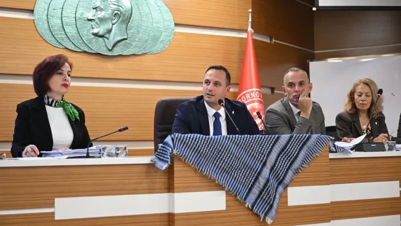 Başkan Eşki'den Filistin'e Destek: Arafat'ın Poşusu Meclis Kürsüsünde!