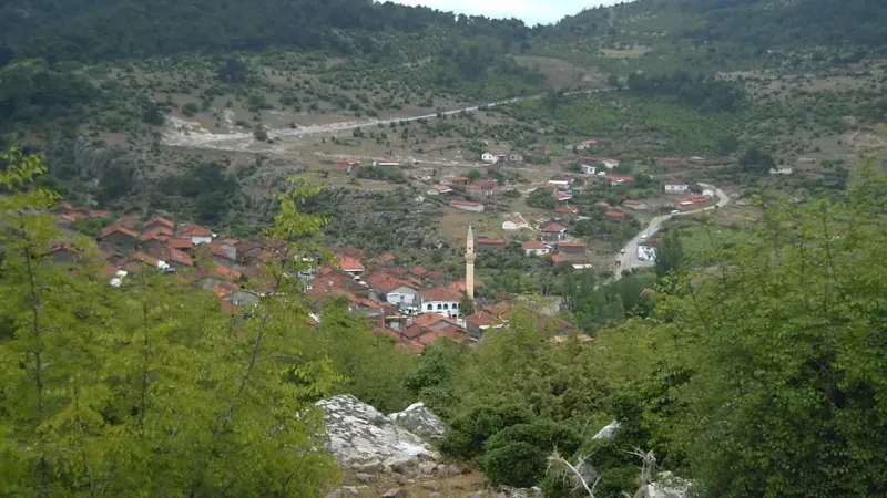 Eşsiz Panoramasıyla Yunt Dağları, Bakırçay Ovası ve Bergama: İzmir’de Beşiktaş Tepesi’ni görmeden dönmeyin!