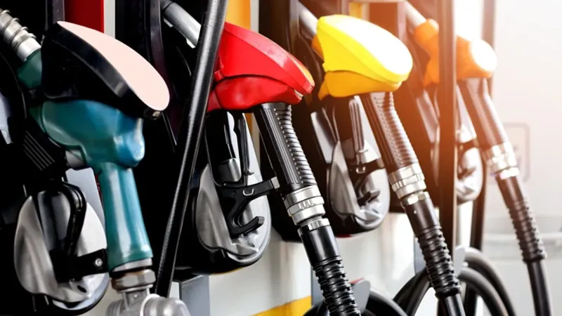 Fiyatı bugün artmıştı: Benzine ve motorine bir zam daha geliyor!