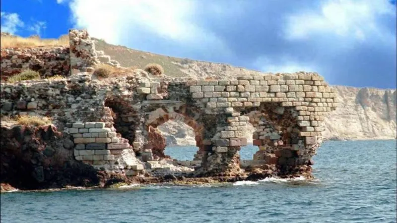 Foça kıyılarında gizli hazine: Kaleburnu Kaleleri keşfedilmeyi bekliyor