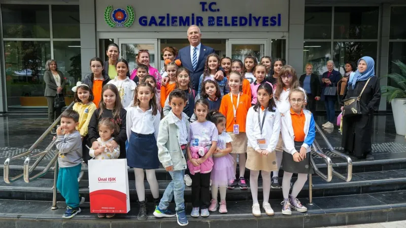 Gaziemirli minik ressamlar ödüllerine kavuştu