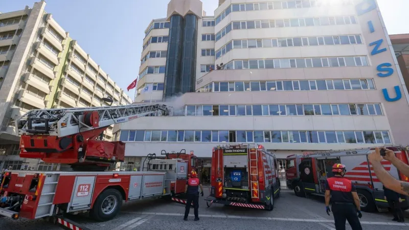 İzmir'de Yangın Tatbikatı! Gerçeği Aratmayan Nefes Kesen Anlar