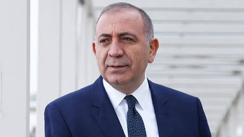 Gürsel Tekin'den Şok Sözler: Görevi Bırakmam! CHP'de Kriz mi?