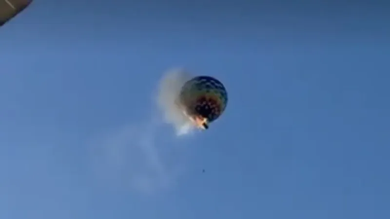 Havada alev alan balon düştü: En az 8 kişi hayatını kaybetti
