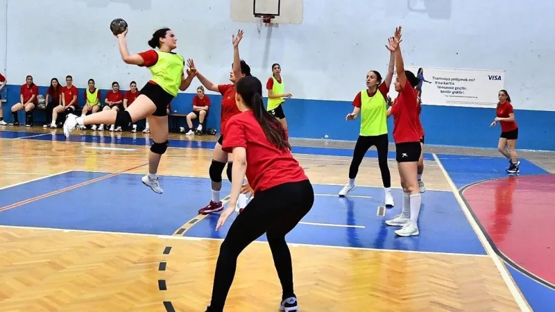 Hentbolda İzmir rüzgarı: Büyükşehir'in kızları Türkiye ikincisi
