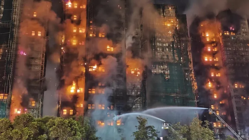 Hong Kong'da dev sitede çıkan yangında bilanço ağırlaşıyor