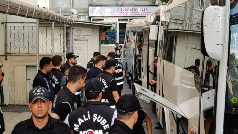 İBB soruşturması: Aralarında İETT Genel Müdürü’nün de bulunduğu gözaltındaki 24 kişi adliyeye sevk edildi