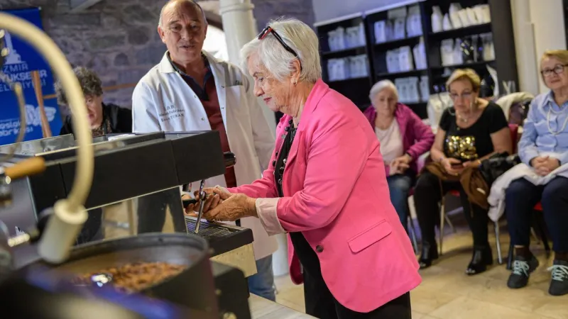 İleri yaş bireyler barista oldu: Kahve keyfi bu kez büyüklerden