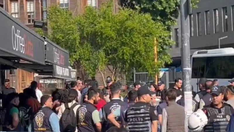 İstanbul Üniversitesi öğrencilerinin Gezi anmasına polis müdahelesi: Gözaltılar var