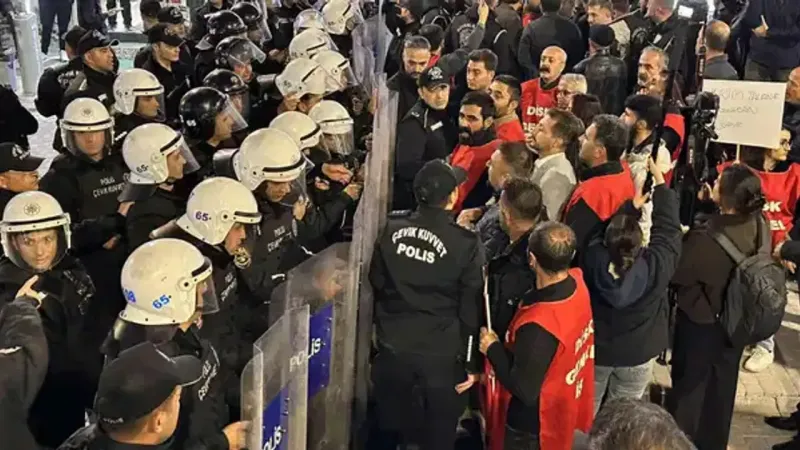 Van'da İşten Çıkarma Şoku! İşçiler Direnişte Sabaha Kadar Eylem!