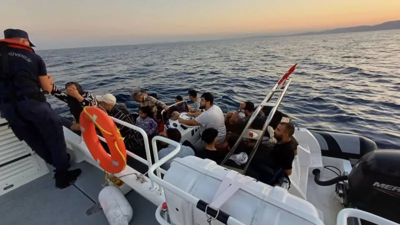 İzmir açıklarında 8’i çocuk 81 düzensiz göçmen kurtarıldı