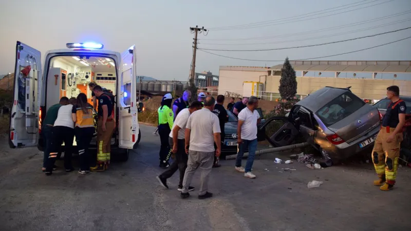 İzmir - Ankara yolunda trafik kazası: Turgutlu'da 5 kişi yaralandı!
