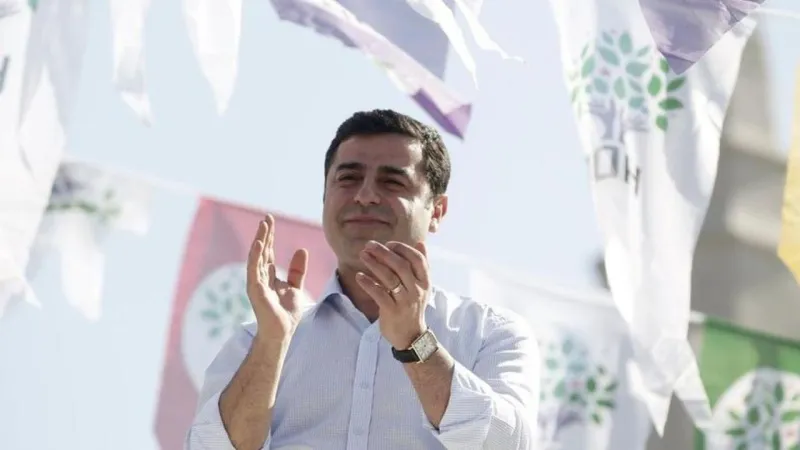 Demirtaş'a Tahliye Çağrısı! AİHM Kararı Kesinleşti, İzmir Barosu Harekete Geçti