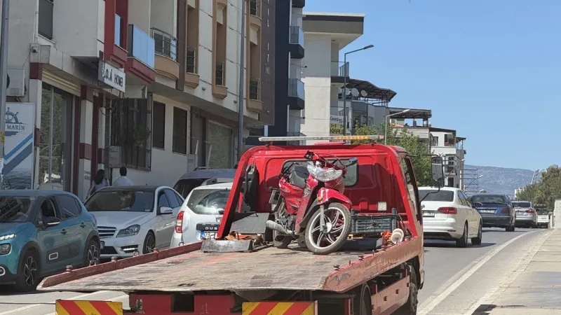 İzmir Buca'da feci kaza: Motosikletli gence kamyon çarptı
