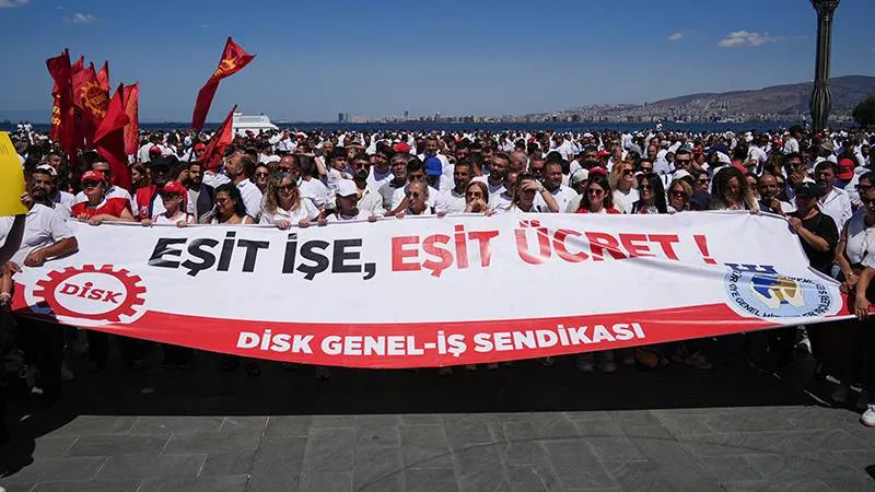 İzmir Büyükşehir Belediyesi'nde işçiler neden grevde, taraflar ne diyor?