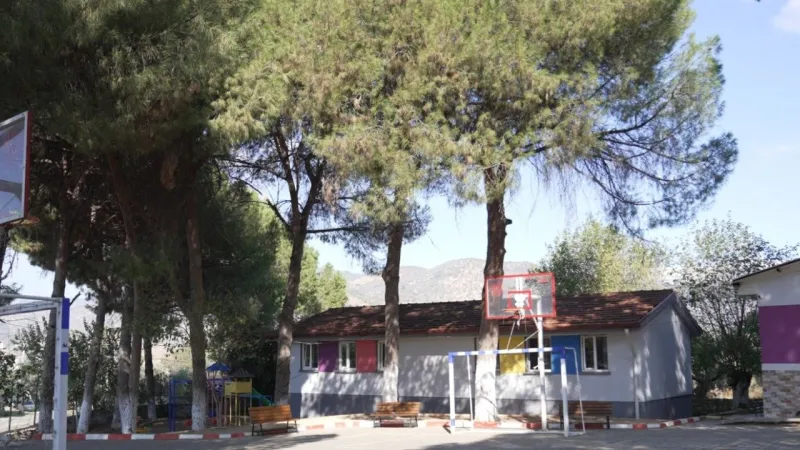 İzmir'de Okullar Yenileniyor! Büyükşehir'den Eğitim Hamlesi