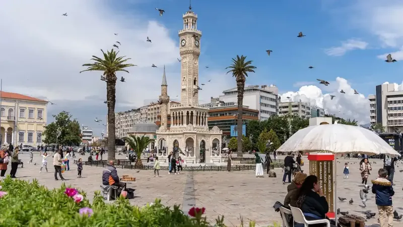 İzmir Büyükşehir'den hayati adım: Kamusal alanlara vatandaşların kullanabileceği otomatik elektroşok cihazları konulacak