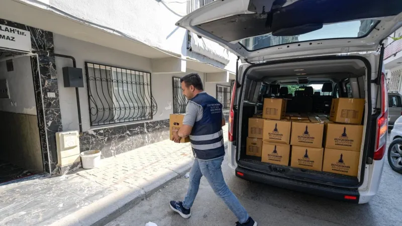 İzmir'den İhtiyaç Sahiplerine Can Suyu: Gıda Yardımı Başladı!