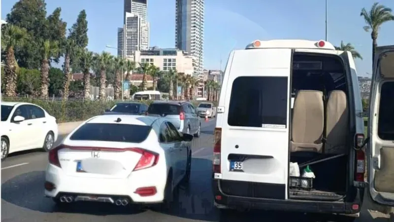 İzmir Emniyet’ten yola çıkacaklara uyarı: Altınyol Caddesi’nde arıza yapan araç trafiği aksattı