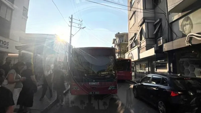 İzmir Emniyet’ten yola çıkacaklara uyarı: Buca Özmen caddesindeki araç arızası trafiği kilitledi
