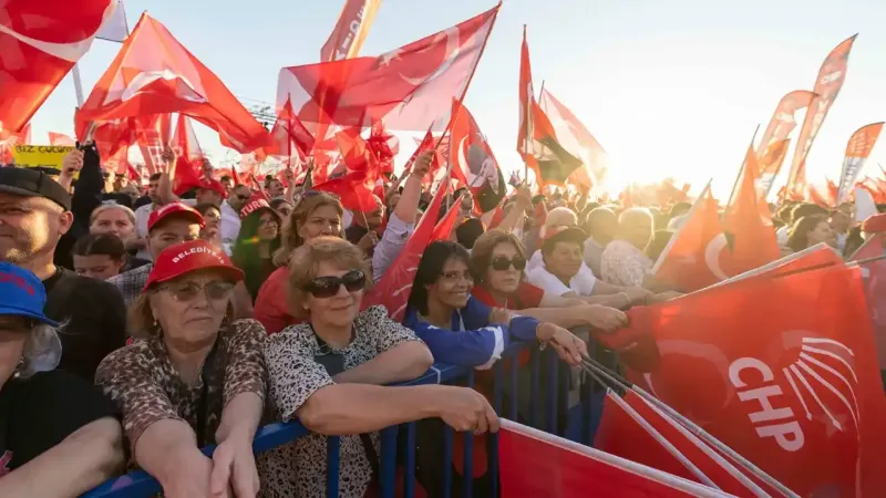 İzmir'de Miting Coşkusu: Vatandaşlar "Yeter Artık" Dedi!