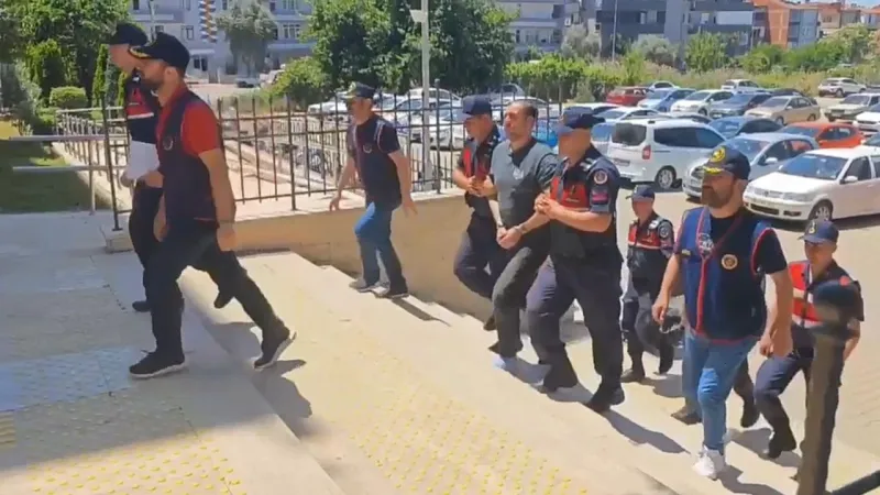 İzmir'de 10 ayrı suçtan 124 yıl hapisle aranıyordu: Ödemiş'te saklandığı evde kıskıvrak yakalandı