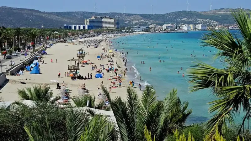 İzmir'in Saklı Cennetleri: 2025'in En İyi Ücretsiz Plajları!