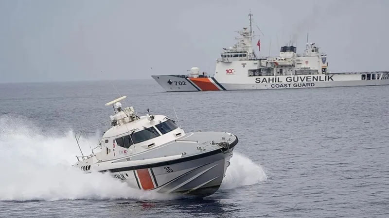 İzmir'de Göçmen Operasyonu! Sahil Güvenlik Alarmda, İşte O Anlar!