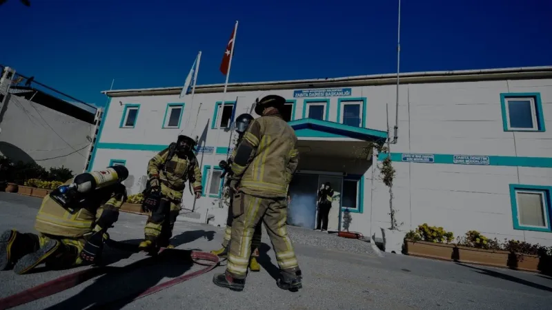 İzmir’de afet tatbikatı: Deprem ve yangın senaryosu gerçeği aratmadı