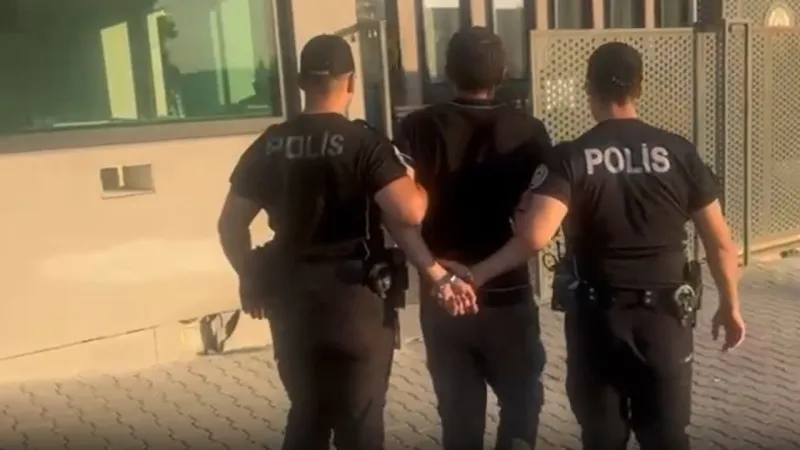 İzmir'de aranan çocuk istismarcısı yakalandı