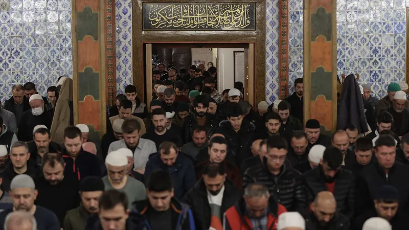 İzmir'de bayram namazı saat kaçta? 2025 İzmir Kurban bayramı namazı saati!