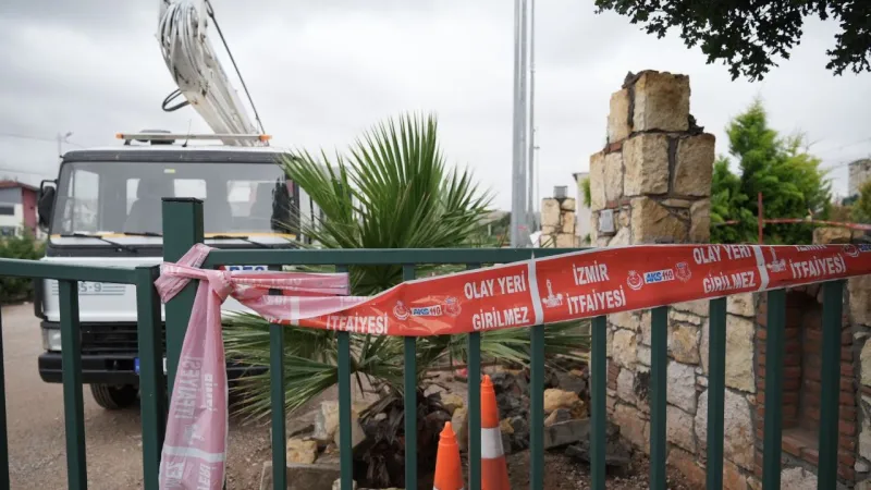 İzmir'de beton kemerin altında kalarak ölen çift için tören düzenlendi